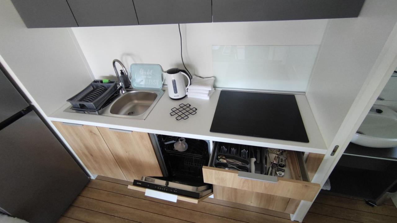 New Adria Mobile Home - Camp Vala Orebić Eksteriør bilde